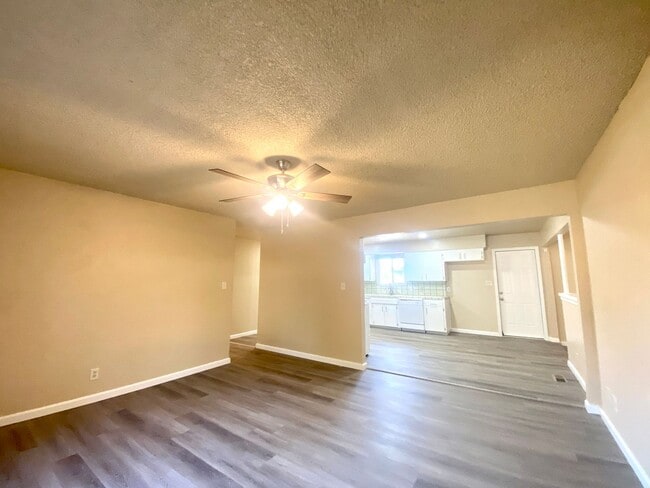 Building Photo - $1,895 Peach & Mckinley, 3 Bedroom - E. Ho...