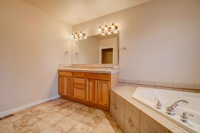 Building Photo - 4 bed/2.5 w/garage in Desirable Barton Cro...