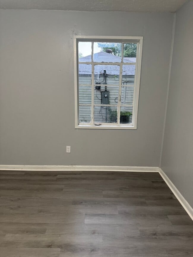 Building Photo - 2418 Alma St