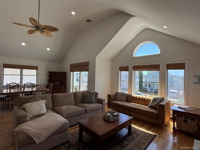 Building Photo - 227 W Pine St