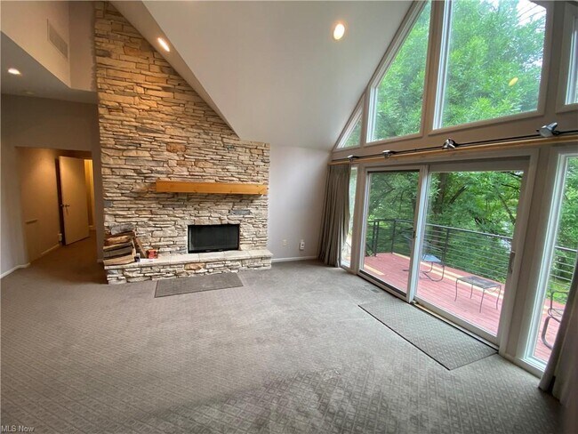 Building Photo - 4765 Som Center Rd