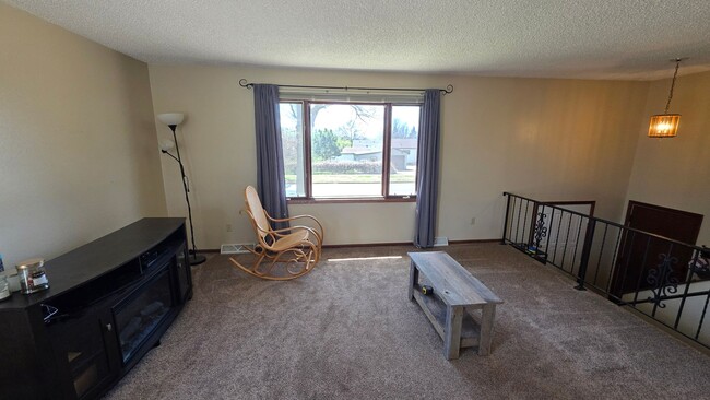 Building Photo - Cute Twinhome is South/Central Bismarck