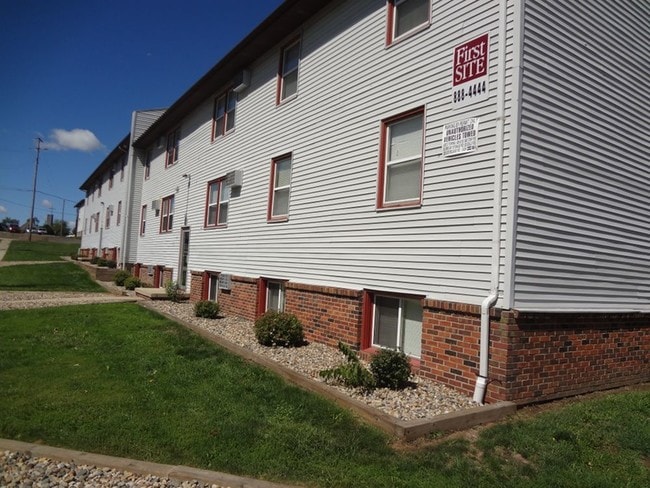 Building Photo - 116 Cherry