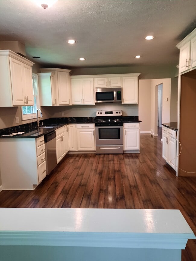 Primary Photo - 1502 Amboy Dr