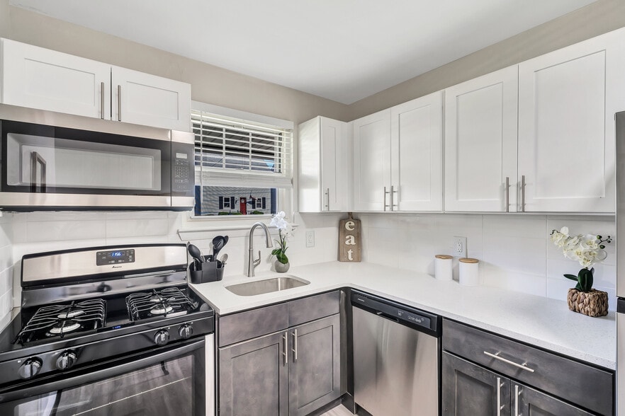 Building Photo - Marlton Colonial Apartments