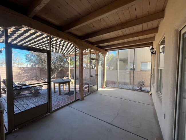 Building Photo - Southwestern 3 Bedroom 2 Bathroom Home In ...