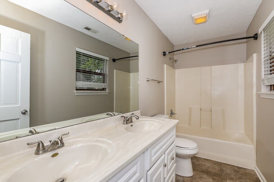 Building Photo - 5631 Nodlehs Ct