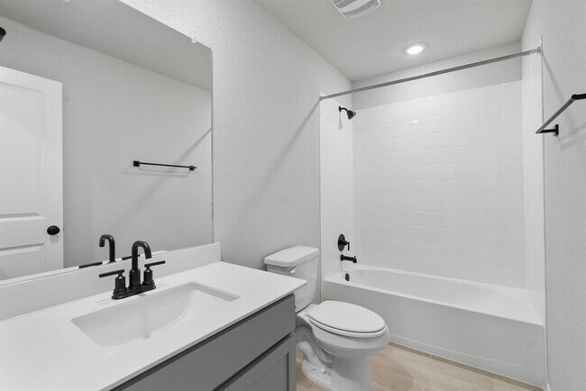 Building Photo - 145 Hackberry Ln