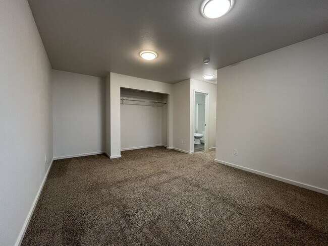 Building Photo - JDD2413