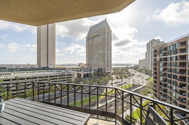 Building Photo - 500 W Harbor Dr