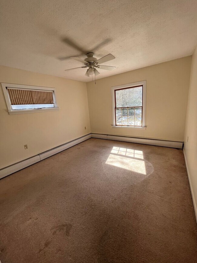 Building Photo - 940 Woodlawn St