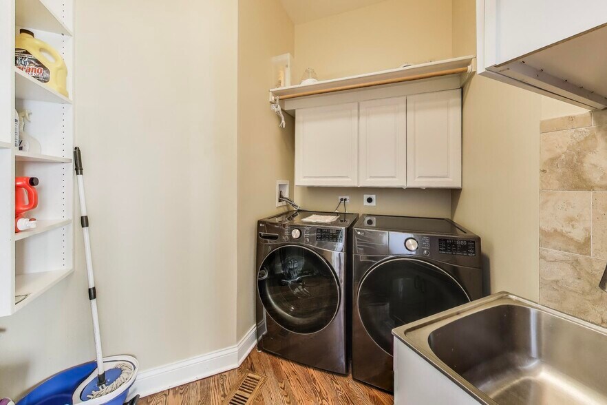 Building Photo - 23W711 Hobson Rd