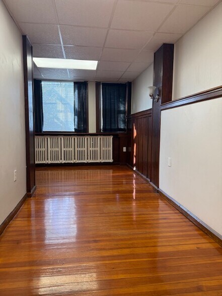 Building Photo - 803 Main St