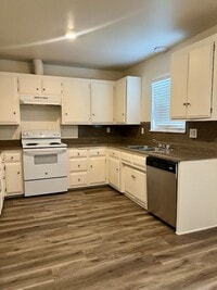 Building Photo - 3 Bedroom, 2 Bathroom House for Rent - Move-in Special $1,000 off 1st Month's Rent!