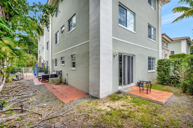 Building Photo - 45 Antilla Ave