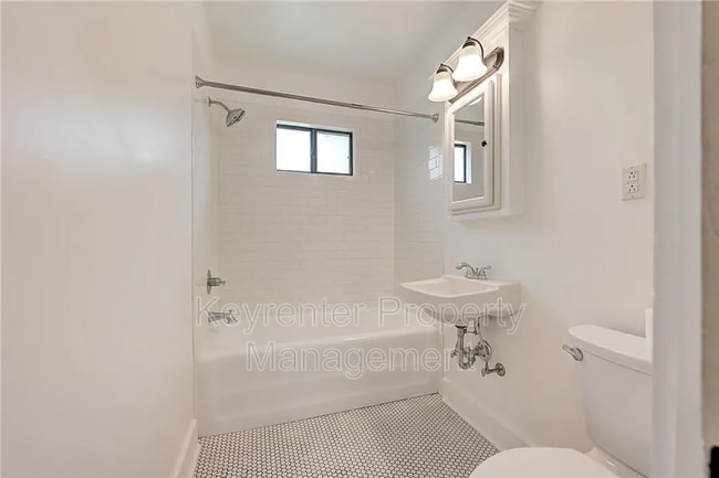 Building Photo - 2532 NW 16th St