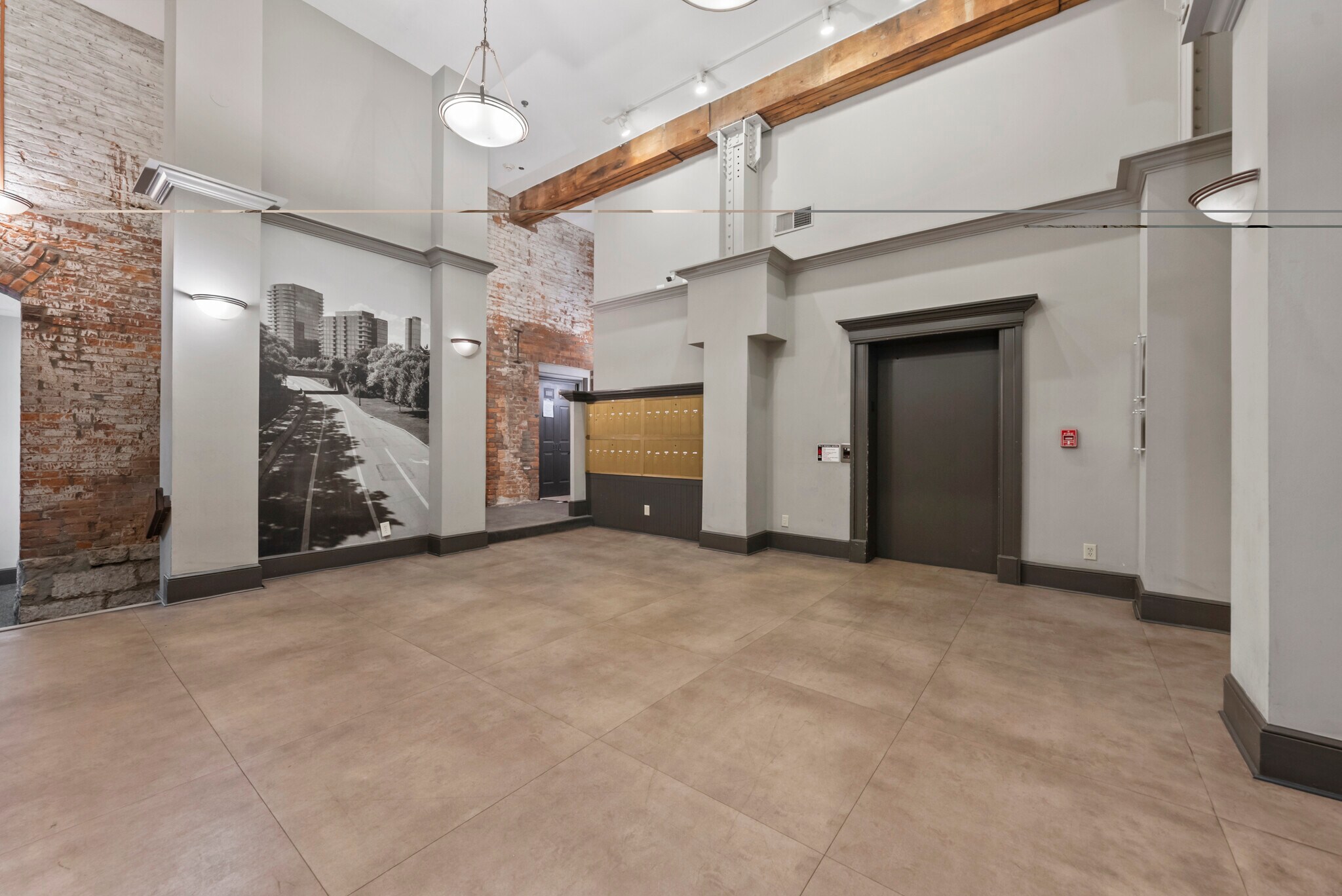 Building Photo - 544 S Front St