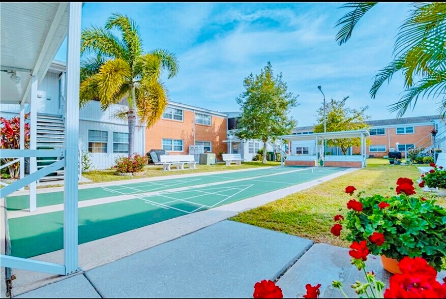 Court Yard - 4158 Tamiami Trl