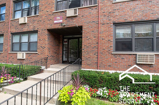 Building Photo - 5847 N Winthrop Ave