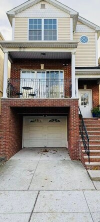 Building Photo - 84 W 14th St