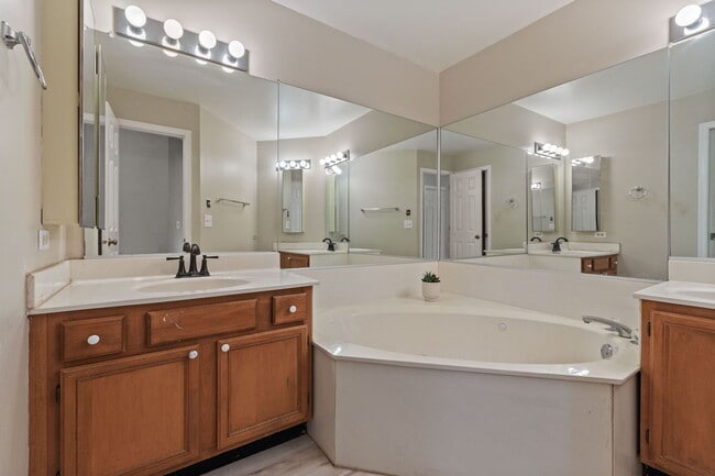 Building Photo - 4876 Prestwick Pl