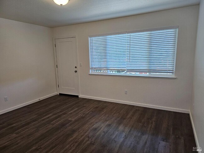 Building Photo - 2060 Wilkins Ave