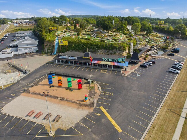 Building Photo - 2462 Wisconsin Dells Pkwy