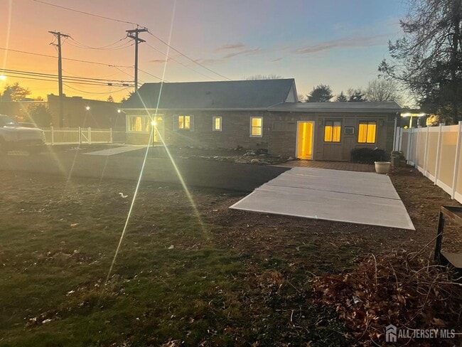 Building Photo - 1515 Thomas Ave