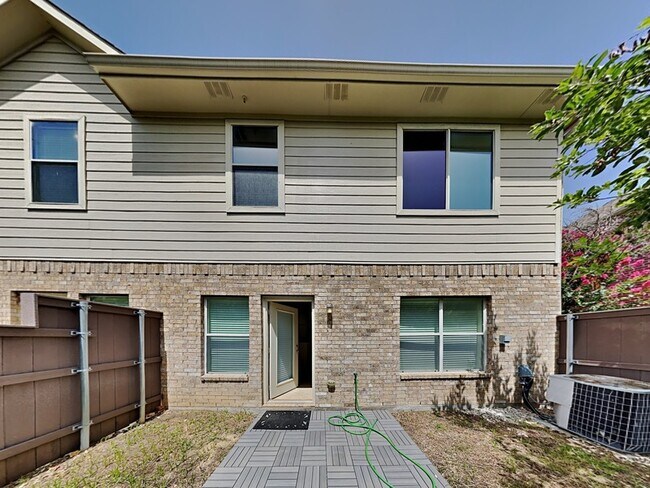 Building Photo - 3312 Belladonna Dr