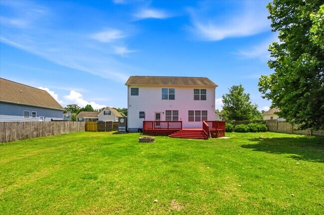 Building Photo - 3 Bedroom 2 Bathroom Home