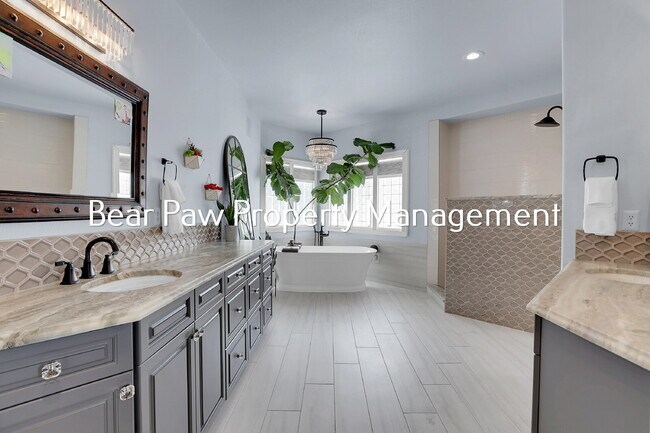 Building Photo - Stunning Home in the Ridge!!