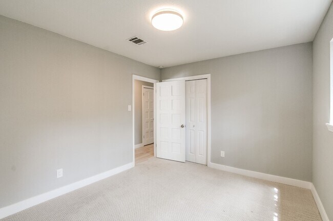 Building Photo - 10827 Tupper Lake Dr