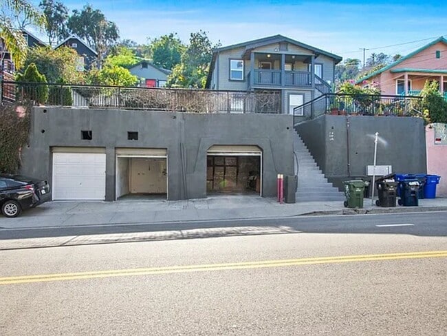 Building Photo - 654 Amador St