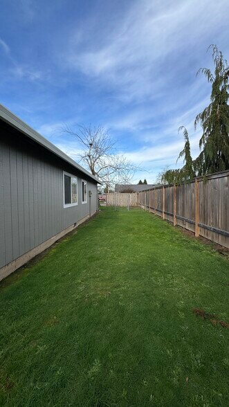 Yard - 5334 SE Pueblo St