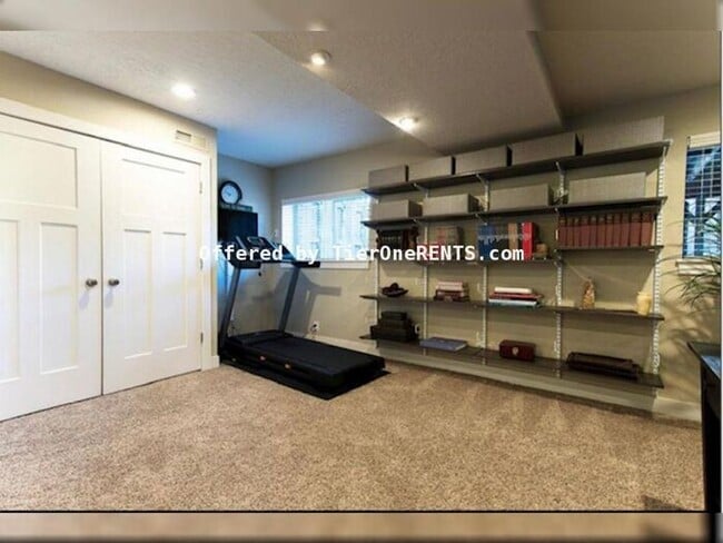 Building Photo - This property offers a NO DEPOSIT option available for qualified renters!