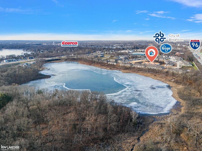 Building Photo - 10457 Pickerel Lk Dr