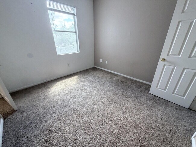 Building Photo - 2 Bedroom 2 Bathroom Condo