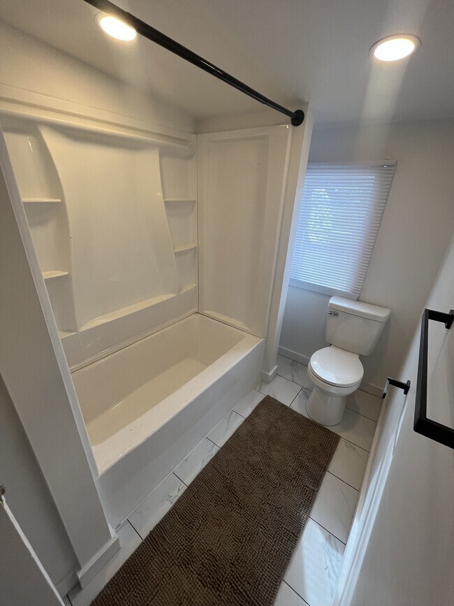 Building Photo - 303 W Main St