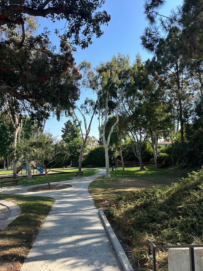 Building Photo - LA JOLLA 2 BED / 1 BATH WITH PRIVATE PATIO...