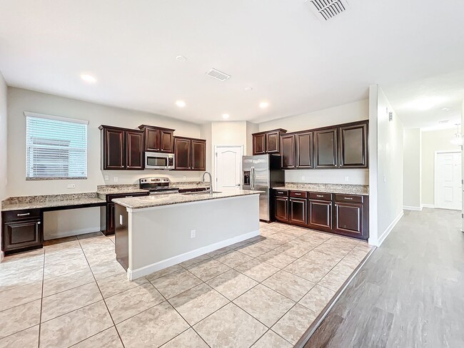 Building Photo - 6 BEDROOM 3 BATHROOM TWO STORY HOME ON IND...