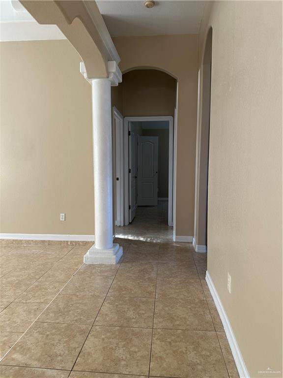 Building Photo - 34 Zuley St