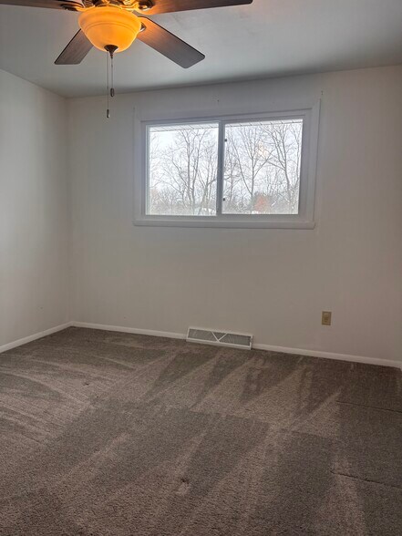 master bdr - W557 Mary Ln