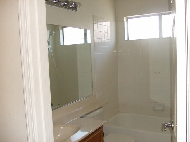 Building Photo - 419 Regency Cir