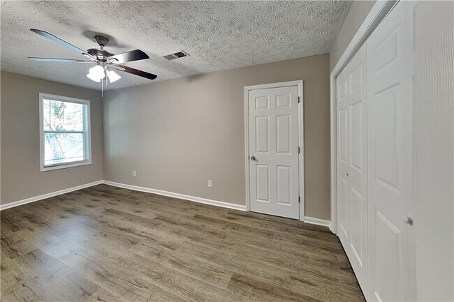 Building Photo - 40 Briar Gate Ln