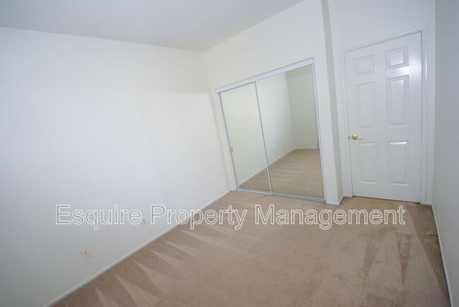 Building Photo - 1821 La Quinta Ln