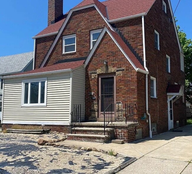 Building Photo - 18603 Arrowhead Ave