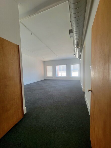 Building Photo - 122 N 3rd St