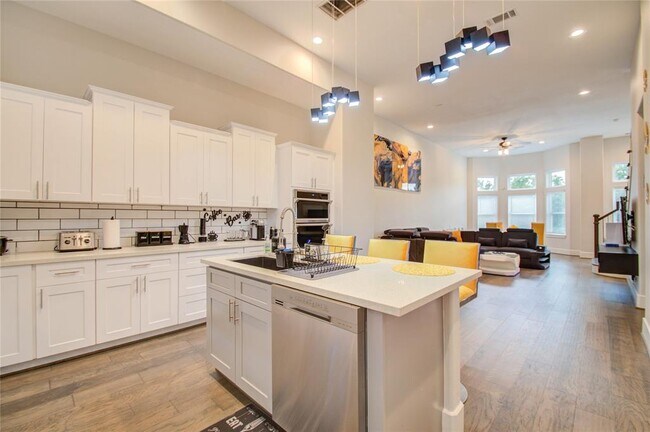 Building Photo - 2020 McGowen St