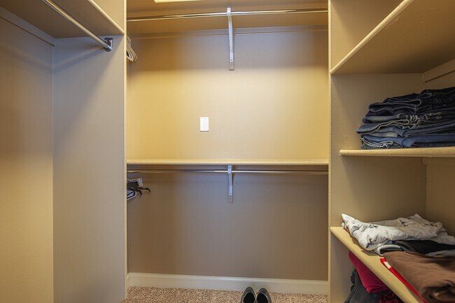 Building Photo - STYLISH EASTSIDE HOME