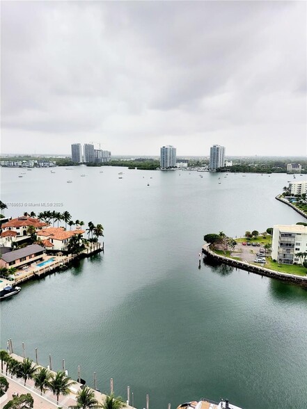 Primary Photo - 1000 W Island Blvd